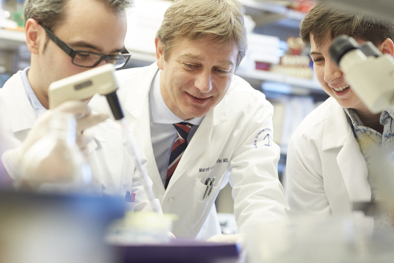Marcel van den Brink and colleagues in his lab.